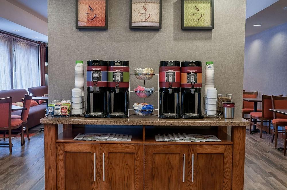 Hampton Inn Форт Коллинс Экстерьер фото