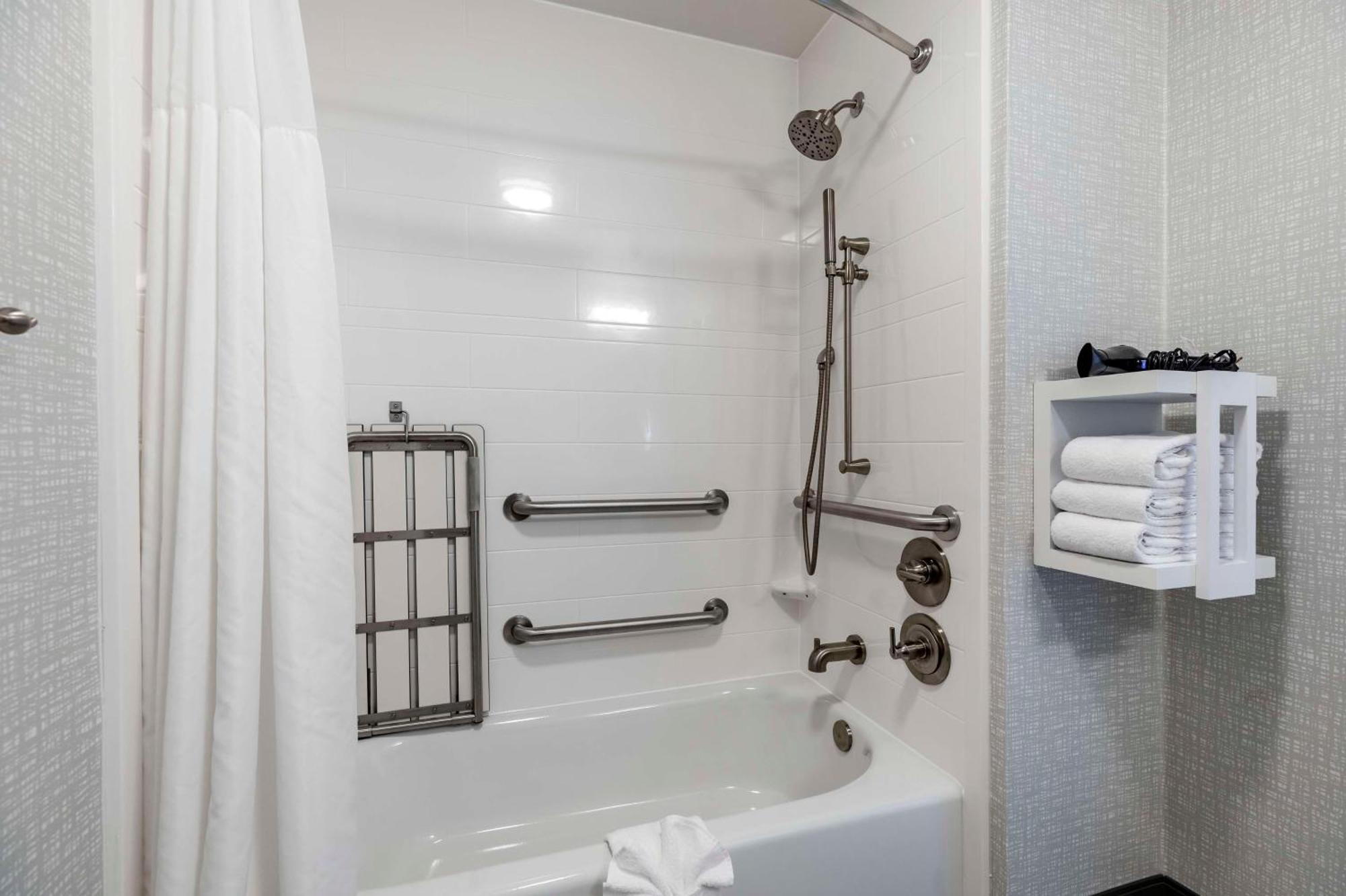 Hampton Inn Форт Коллинс Экстерьер фото